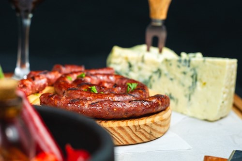 Přílišná konzumace živočišných tuků má za následek zvýšení hodnoty cholesterolu v krvi. Foto: Dayvison de Oliveira Silva, Pexels